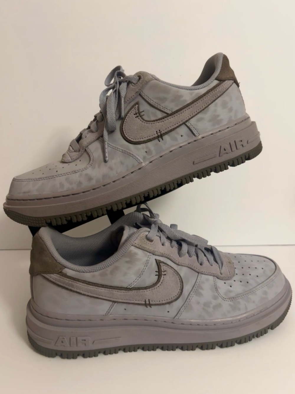 Nike Air Force 1 Luxe sneakers in the "Providence Purple" Mens size 11.5